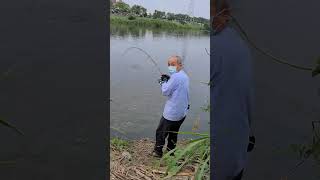 Mancing Ikan Bandeng Dengan Umpan Kain Hitam.