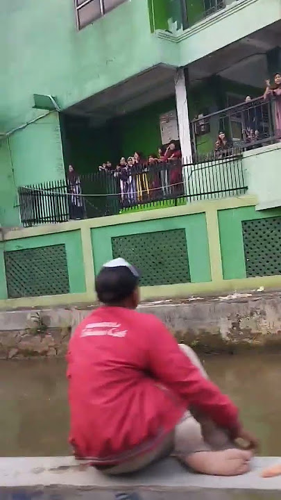 Santriwati di besuk ortu dari luar pondok#shortsvideo #viral