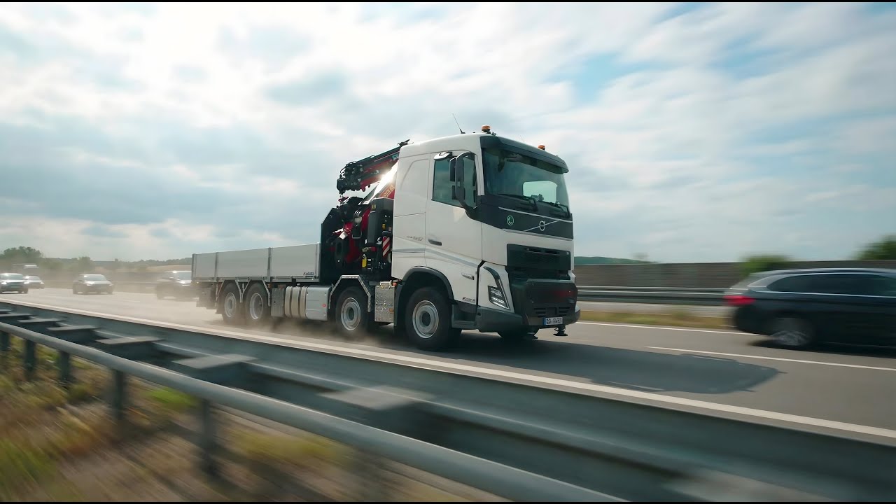 Volvo 4-Achs-LKW mit Fassi F710RA Ladekran