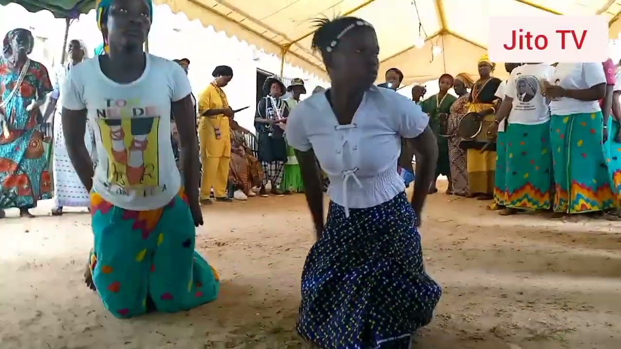Mlomp bluf :  le respect de la culture traditionnelle se montre par les femmes de mlomp