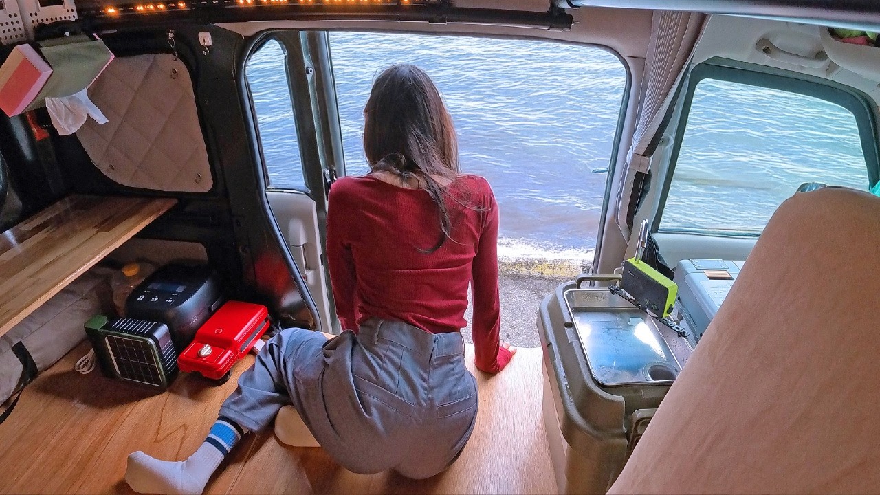 Кемпинг в машине в шторм — мое приключение с самодельным мини-кемпер-вэном