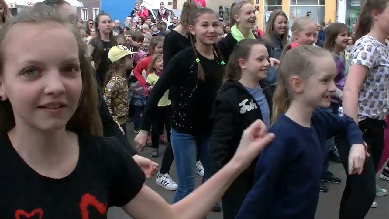 video to gif OLSZTYN24: Taneczny flash mob na Starym Mieście w Olsztynie