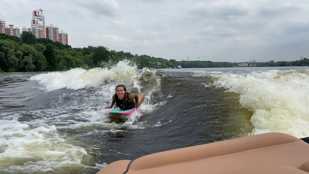 Wakesurf tricks - Drop and Paddle Relaxica surf with Alex Tunenko