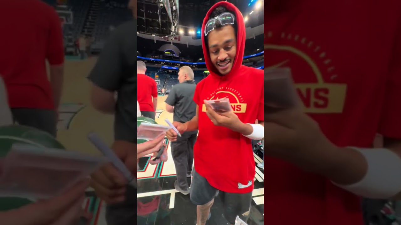 gave my favorite player an autographed card of his favorite player 🤜🏽💥🤛🏽