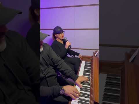 اجرایی زیبا از آهنگ سراب از هایده و هوشمند عقیلی آموزش پیانو 