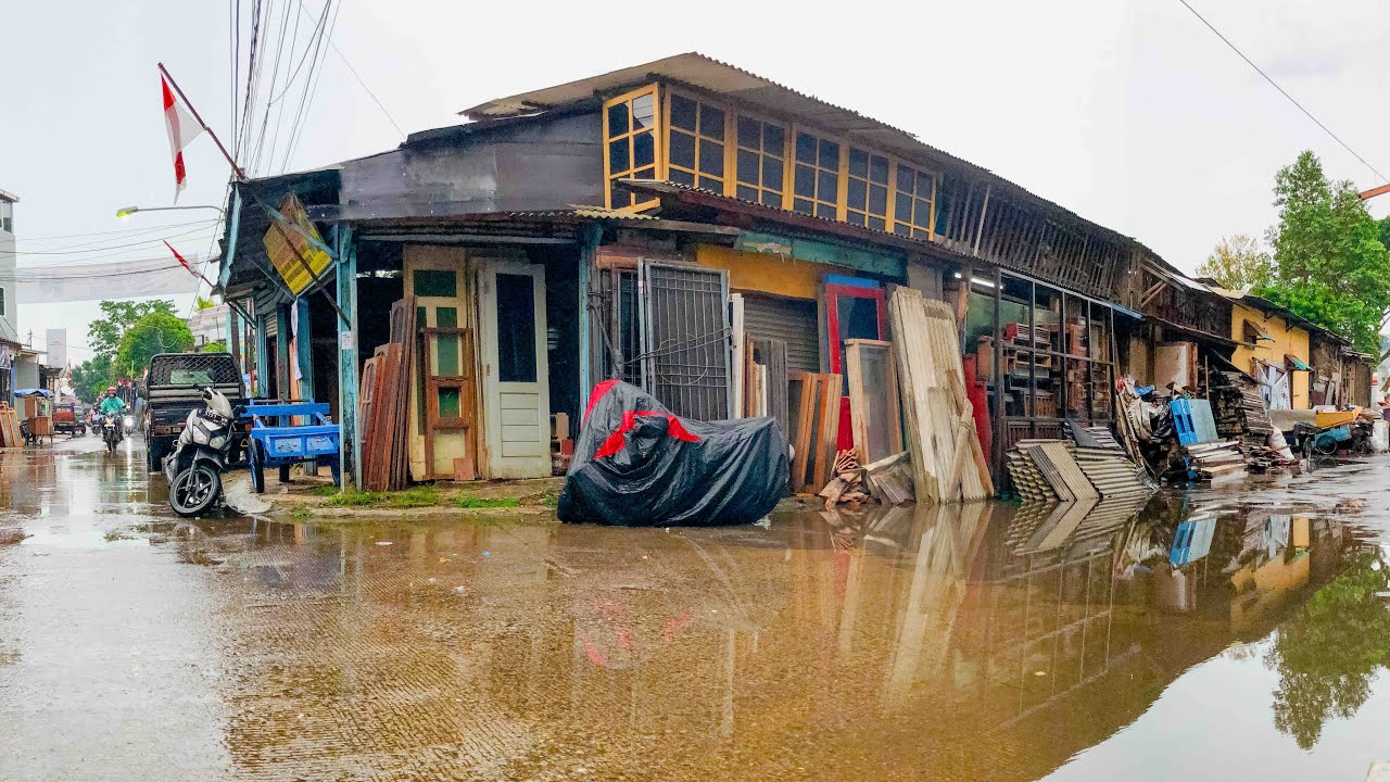 “Pasar Loak & Barang Bekas Bahan Bangunan Di  Bandung”