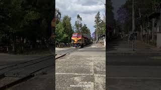 Patzcuaro Tren miscelaneo con 4 locomotoras pasando por la estación al sur