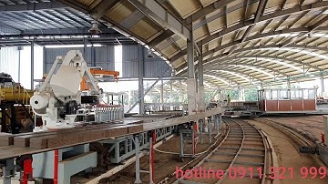 Robot xếp gạch mộc lên băng tải xoay tròn