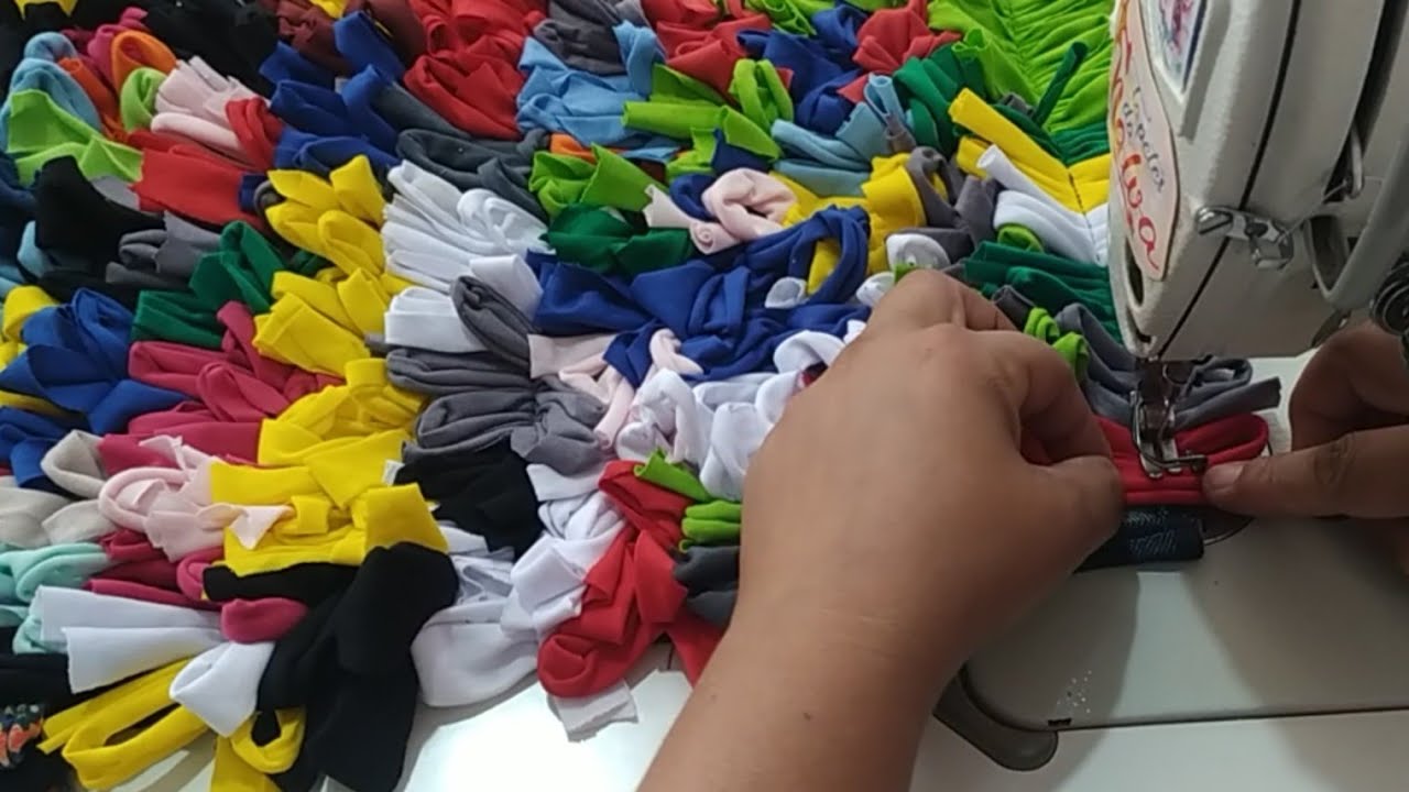 TAPETE DE TIRAS DE MALHA CANUDINHOS SOBRAS QUE VÃO PARA O LIXO