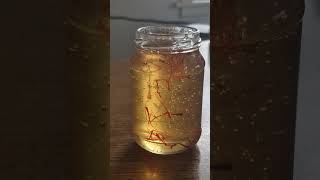 Acacia honey with dried saffron | Miere de salcâm cu şofran uscat