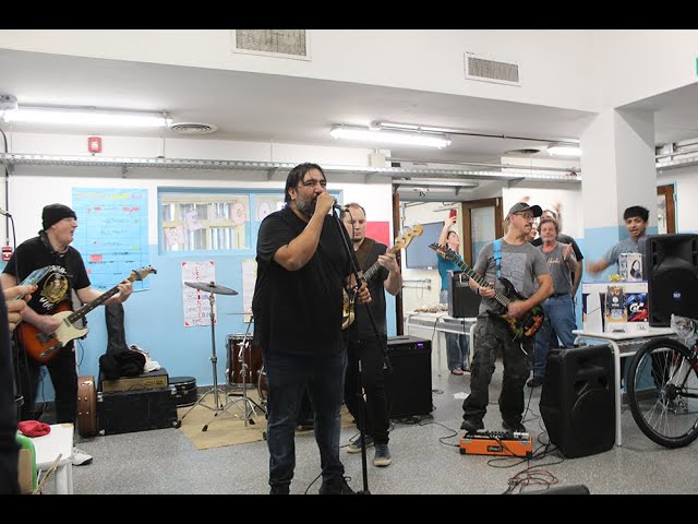 Agite de Mente en vivo en la Escuela Técnica 12