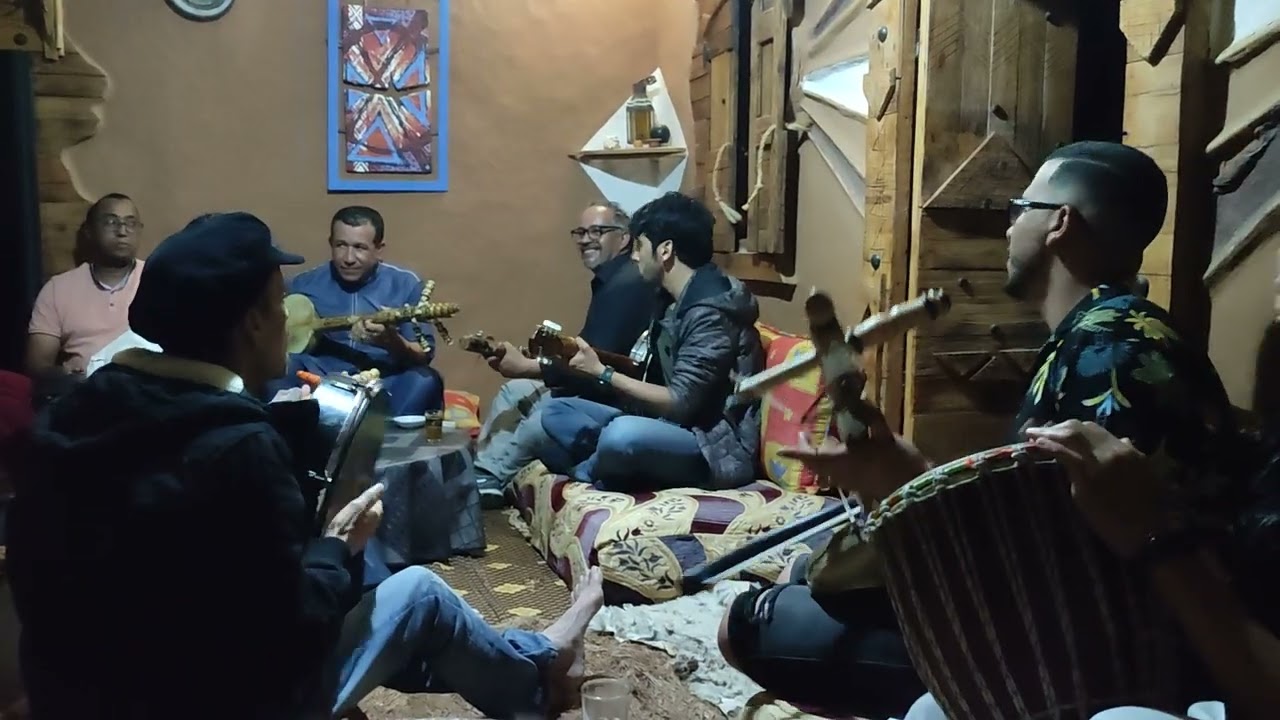 الفنان امين باعني في مقتطفات من فن الروايس،وفي ضيافة الفنان علي فائق بآرتيگمي/ايت ميلك