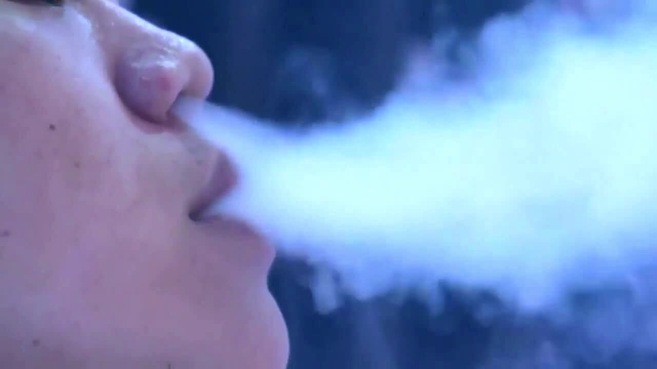 South Carolina schools combat rising student vaping incidents - YouTube