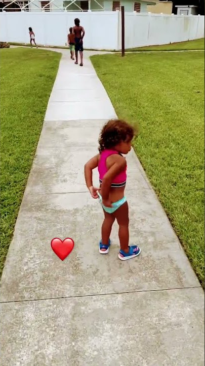 Sensible￼ baby run. Knows to pull pants up ⬆️ ￼ #cute #happy #baby #Cutebaby￼ #tutu
