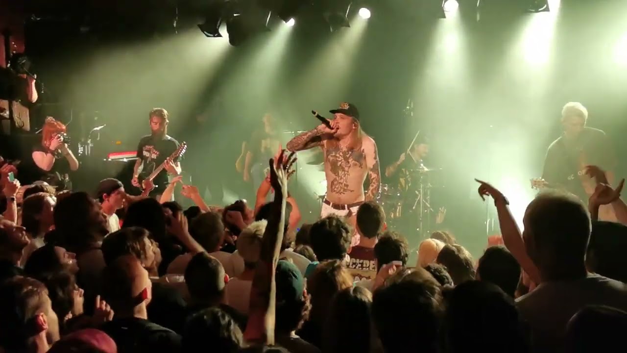Neck Deep - STFU & Lowlife @ La Maroquinerie Live debut, Paris 06/06/2022