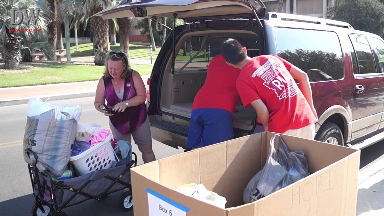 University of Arizona: Freshman Dorm Move-in - YouTube