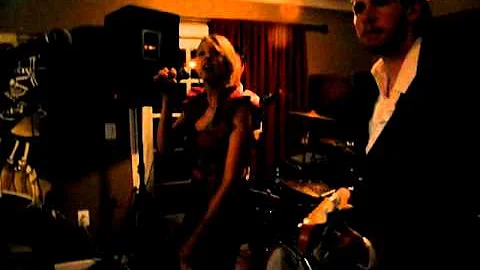 Azule Moon with Jessica Brophy performs Sitting On...