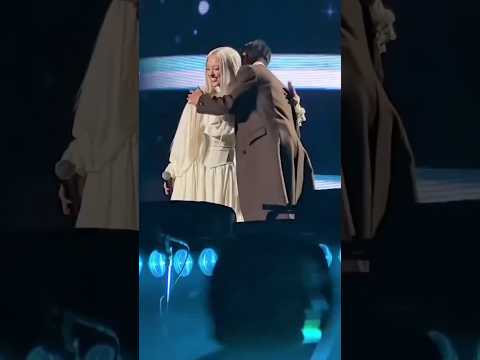 أشهر فنان في صين يدعم فوزية عبر صفحتو في الويبو Faouzia