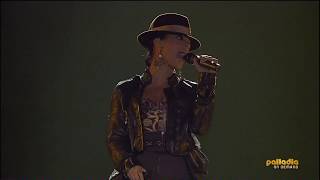 Alicia Keys - Karma Live At Wall Of Hope - China 2004