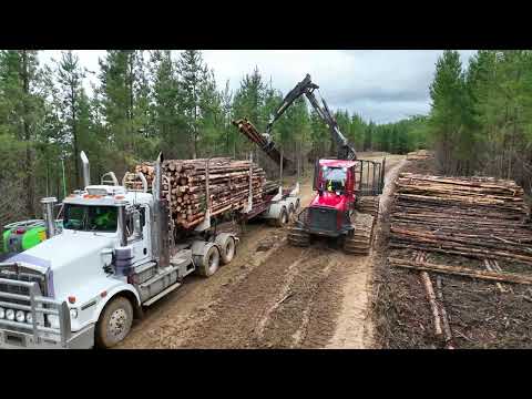 Komatsu 875 loading a Kenworth Truck in Australia