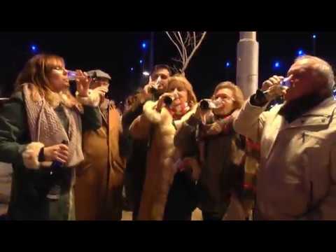 Vídeo: Com Organitzar Una Festa De Cap D'Any