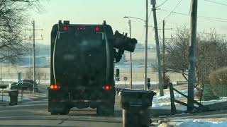 John’s Disposal CCC Loadmaster Eclipse picking up garbage.