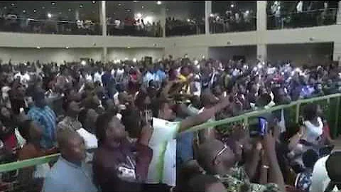 OLAMIDE JOINED PHYNO ON STAGE AGAIN TO SHUTDOWN SHOW (Nigerian Entertainment)