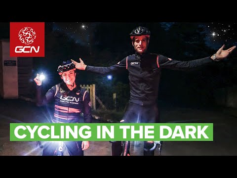 Video: Bör du när du reser på natten i motsatt riktning mot en cyklist?