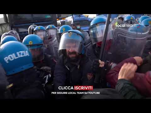 Trieste, nuove cariche: incidenti tra polizia e manifestanti