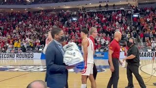 Watch now: Brad Davison takes a moment before walking off the court for the last time