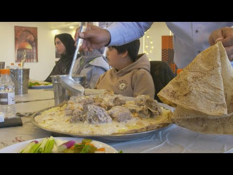 المنسف رمز الضيافة الأردنية والتراث الأصيل