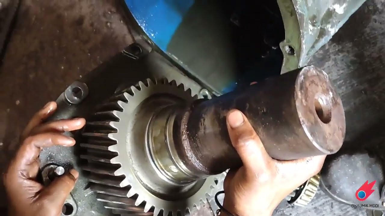 Gear Box Overhauling #gear #maintenance #helicalgear #chemistry