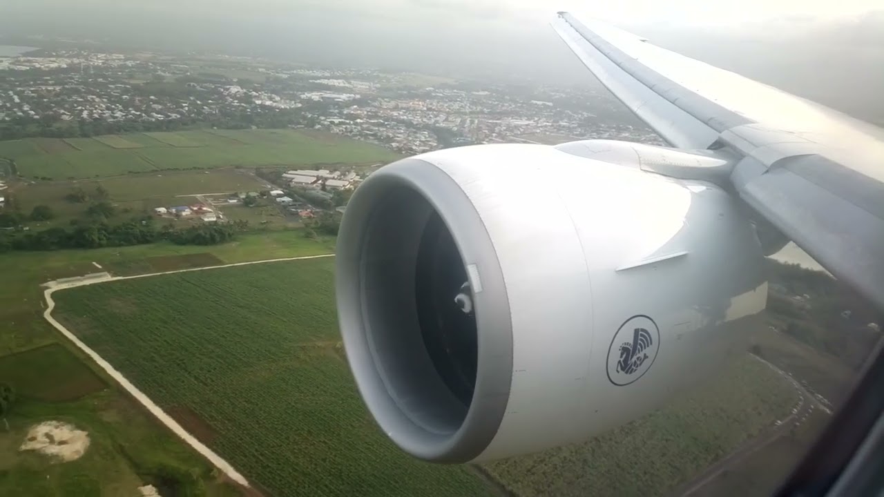 Aéroport Pôle Caraïbes - Air France Boeing 777-300ER - Approche et atterrissage piste 12