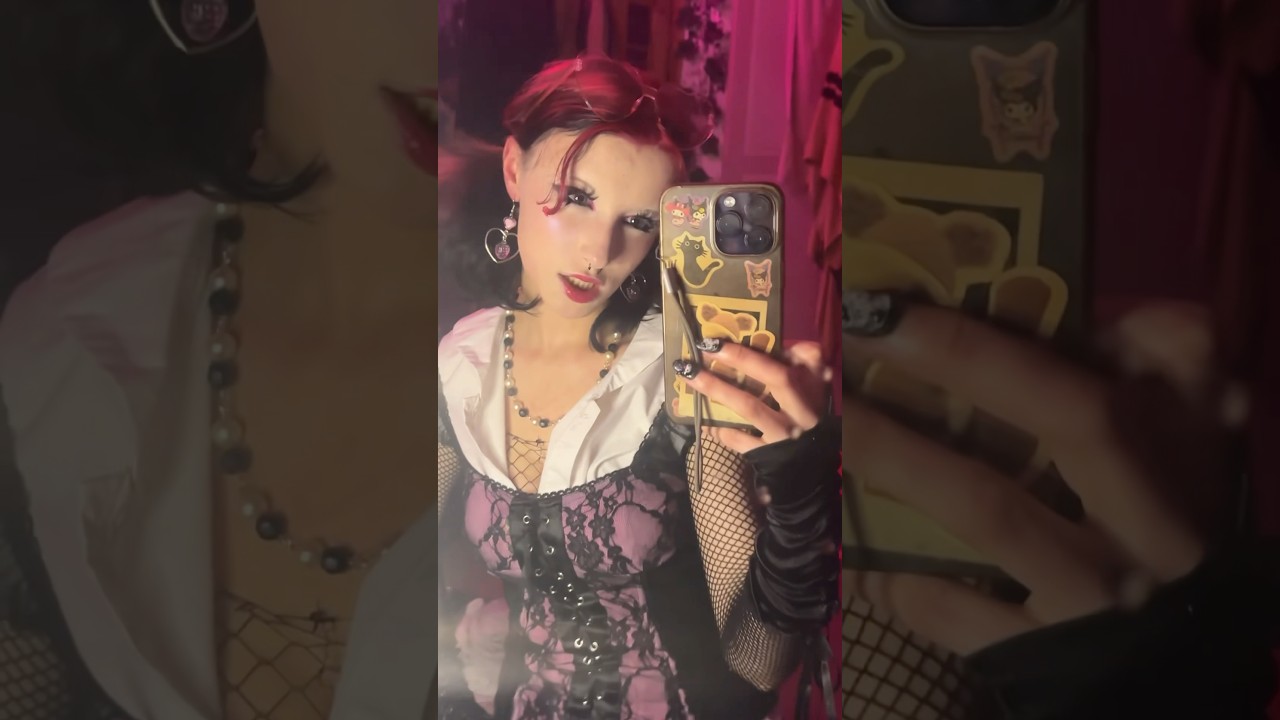 Here's why Draculaura is the best #monsterhigh character  #cosplay #cosplayer #halloween