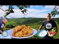 Cocinando a lea unos biuelo de bacalao en el fogn del campo loma la bestia