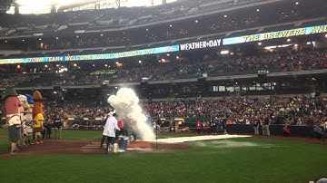 Discovery World Makes Liquid Nitrogen Cloud at Brewers Weather Day
