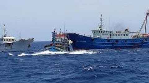 Tàu Trung Quốc lại vừa đập phá, lấy tài sản của ngư dân Quảng Ngãi
