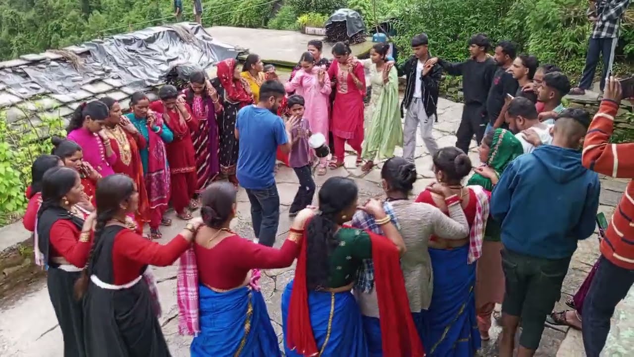 पहाड़ी झोड़ा चाचरी त्योहार के दिन @Lakhankhalptiavlogs 