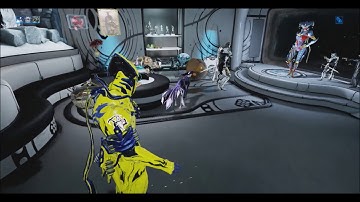 Warframe: Kavat plays with massive ball