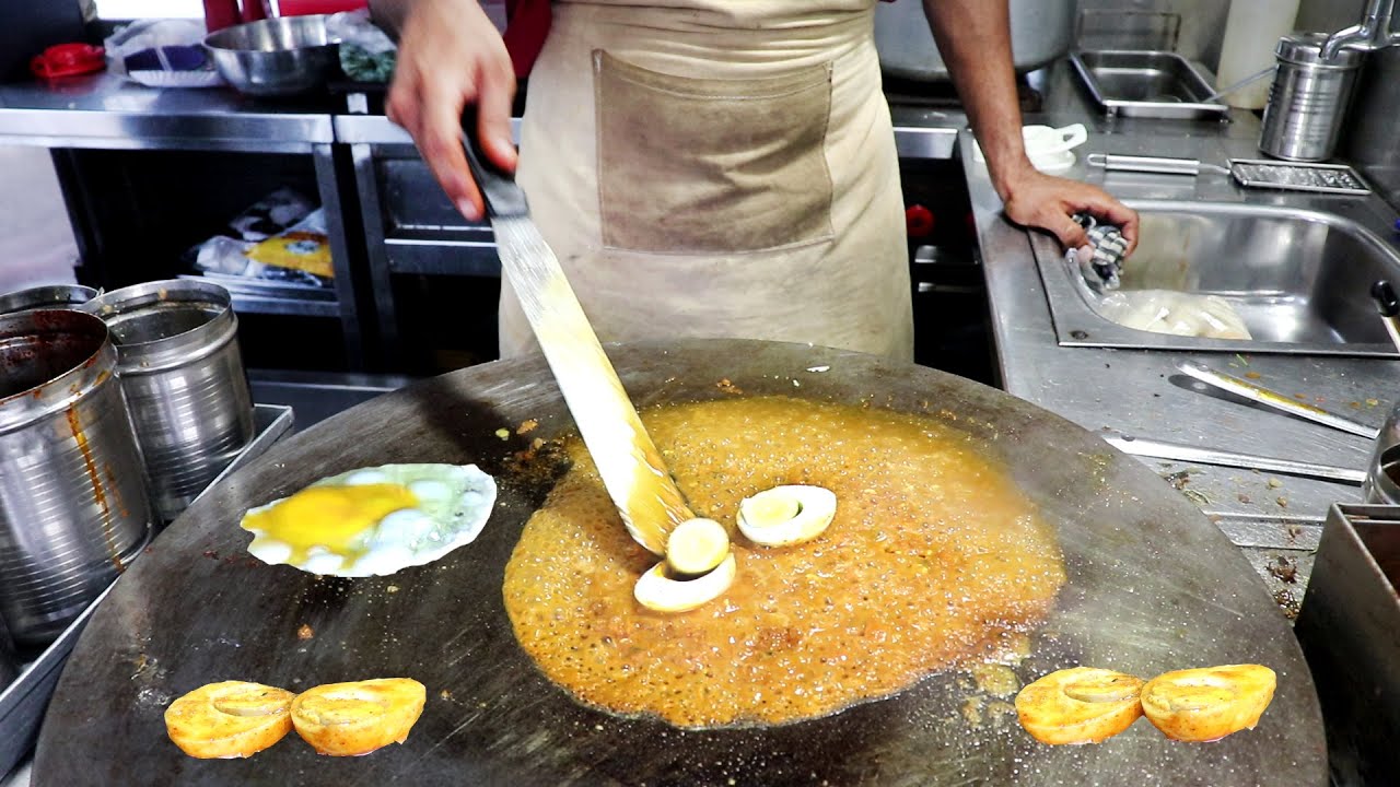 Road Side Randomly Prepared 4 Layer Egg Dish | Ravi Bhai Special Omelet Recipe | Indian Street Food | Street Food Fantasy