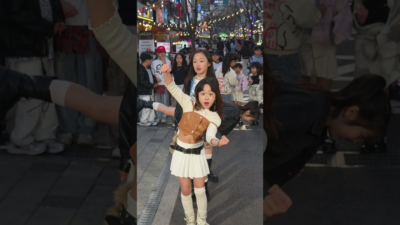 풍차를 돌려라 크림서현!??#크림서현 #크림서현의랜덤댄스 #준스이 #킹받아 #핫이슈떡볶이 #라이키스튜디오 #제이키즈 #부천시 #상동 #떠오르길 #지역상권활성화 #랜플