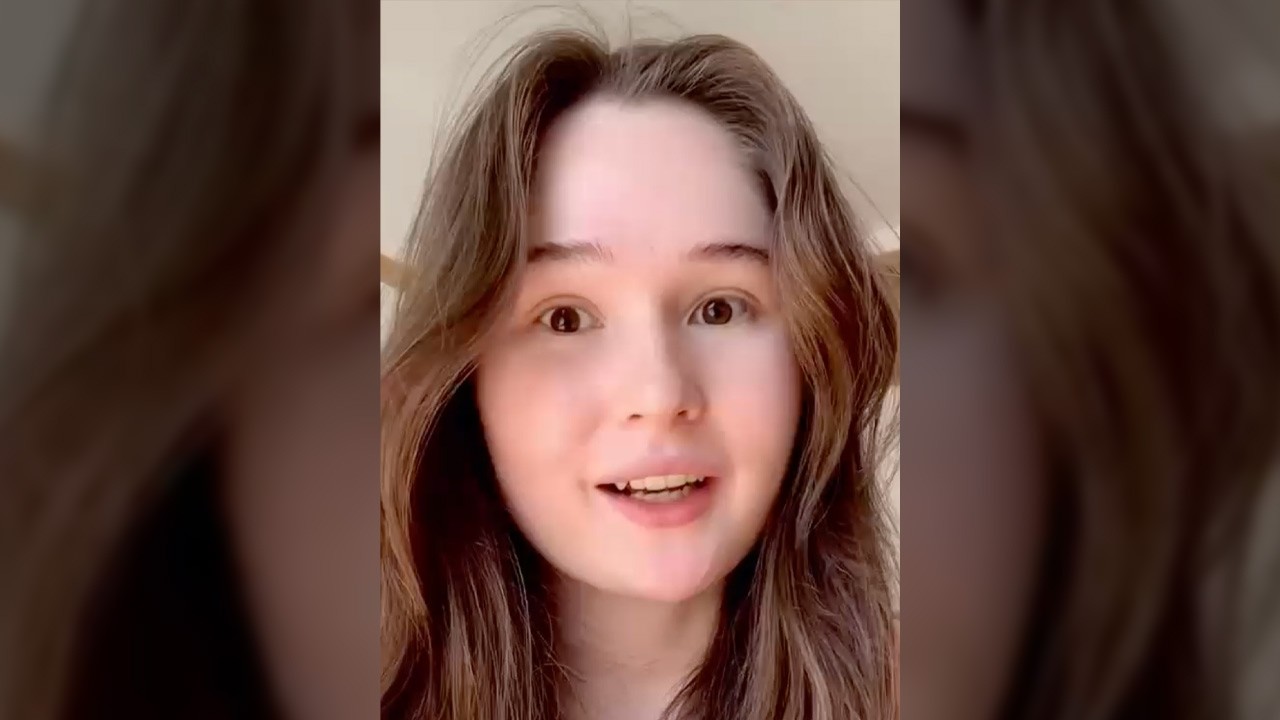 УСТУПИТЕ НАМ МЕСТО