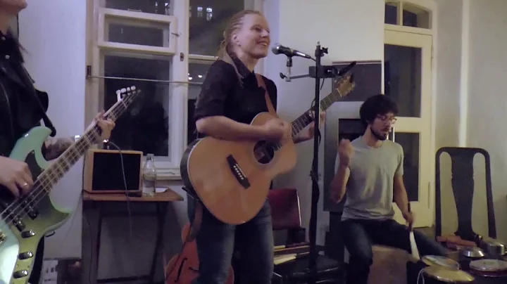Michaela Hartmann und Band @ Kamine und Wein