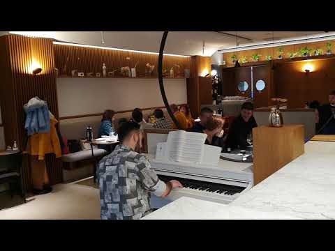 Restaurant Gone Silent After This Guy Started Playing The Piano