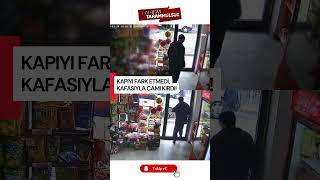 Markette Ilginç Anlar... Kafasıyla Camı Kırdı