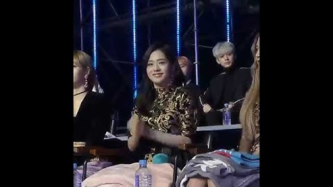 V reaction when jisoo appeared on screen #jisoo #kimtaehyung #vsoo #taesoo