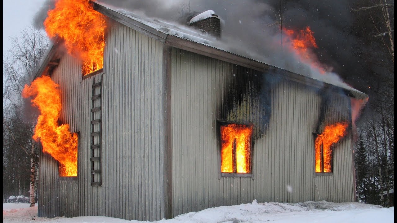 Kotitalon polttaminen, burning