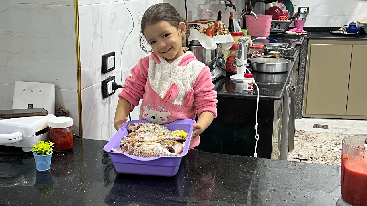 والله وجه اليوم اللي أخليهآ تعتمد على نفسها 👌أكفي القدره على فمها تطلع البت لأمها 👌