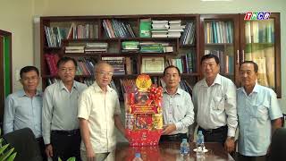 Phó Chủ tịch thường trực UBND thành phố Trần Quốc Tuấn đến thăm, chúc mừng các bệnh viện, cơ sở y tế