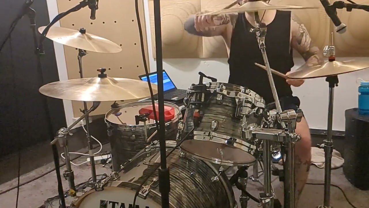 Lawrence Arms - presenting the dancing machine / drum cover